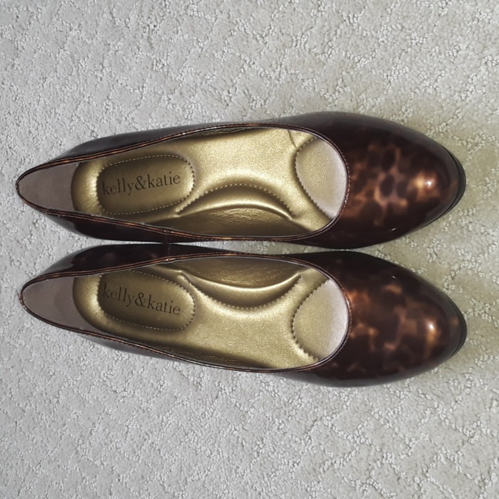 Kelly and Katie bronze metallic patent animal print heels 6.5